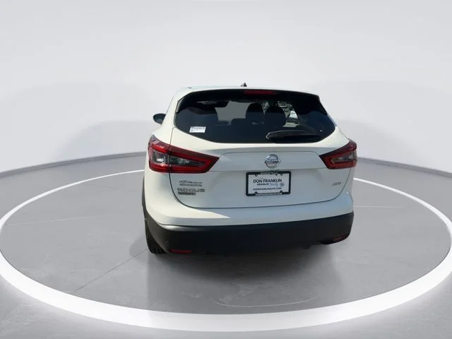 Used 2021 White Nissan S image 7