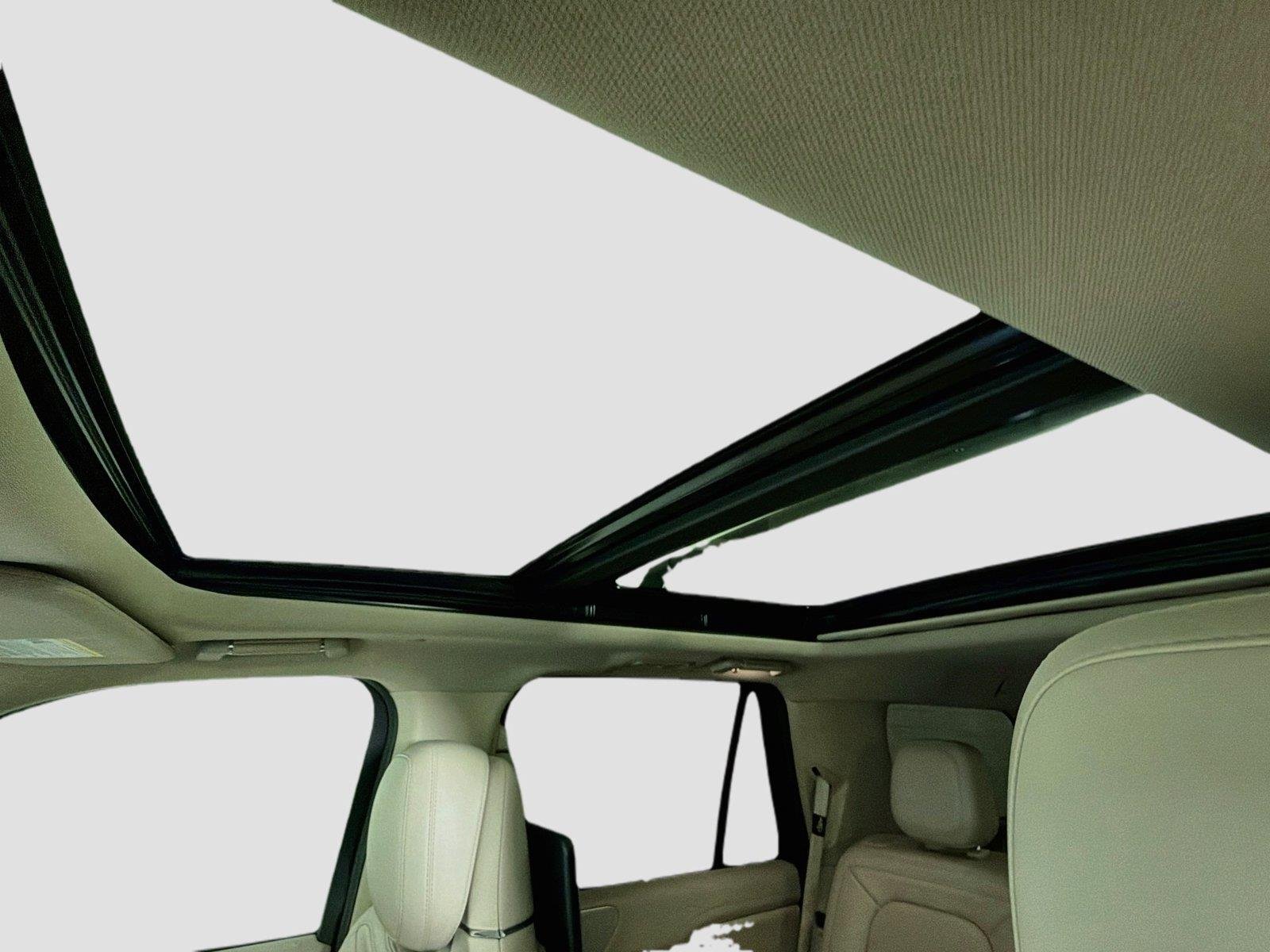 Used 2020 Pristine White Lincoln Reserve image 22