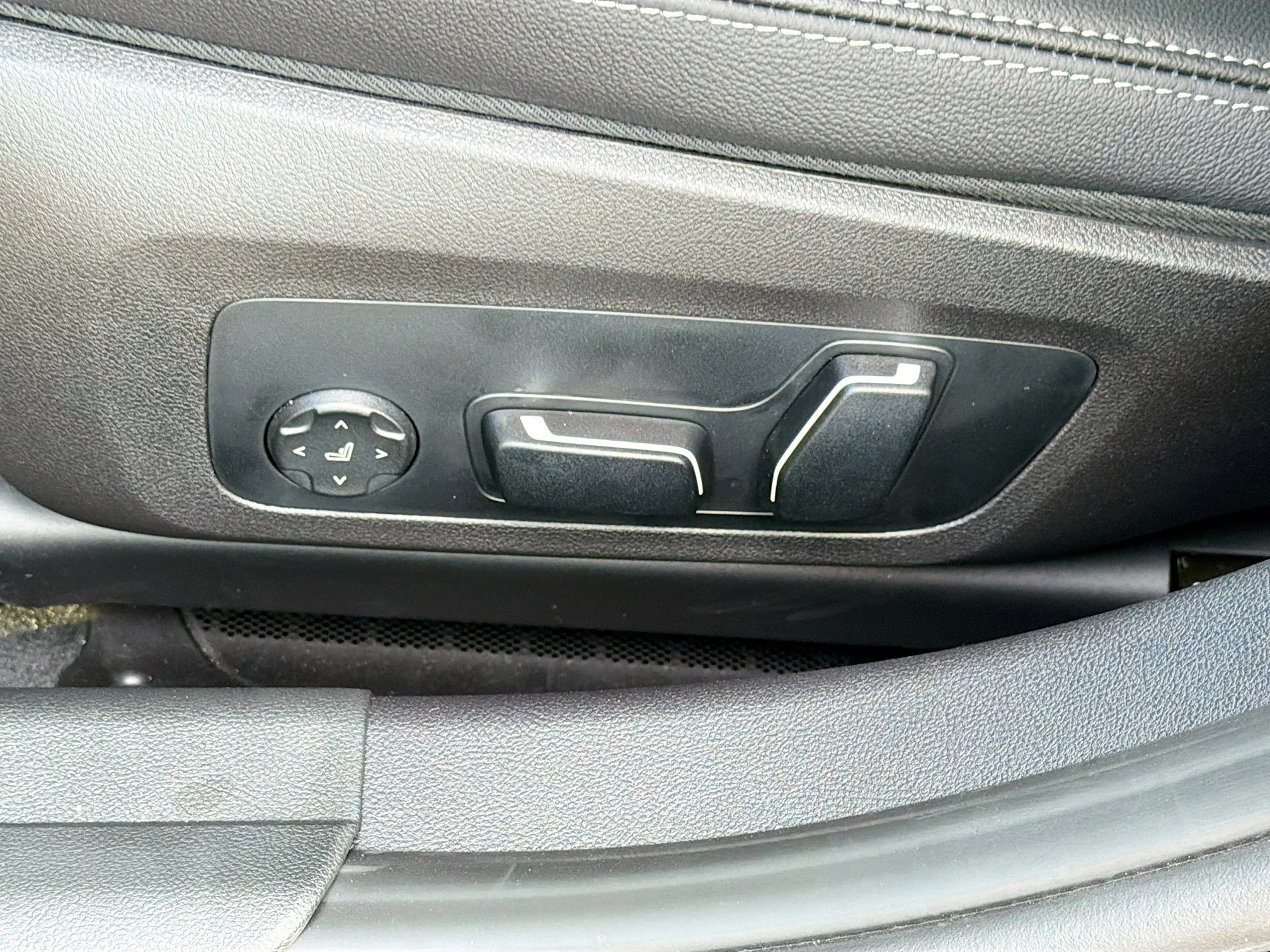 New 2026 Jet Black BMW 330i NA image 24