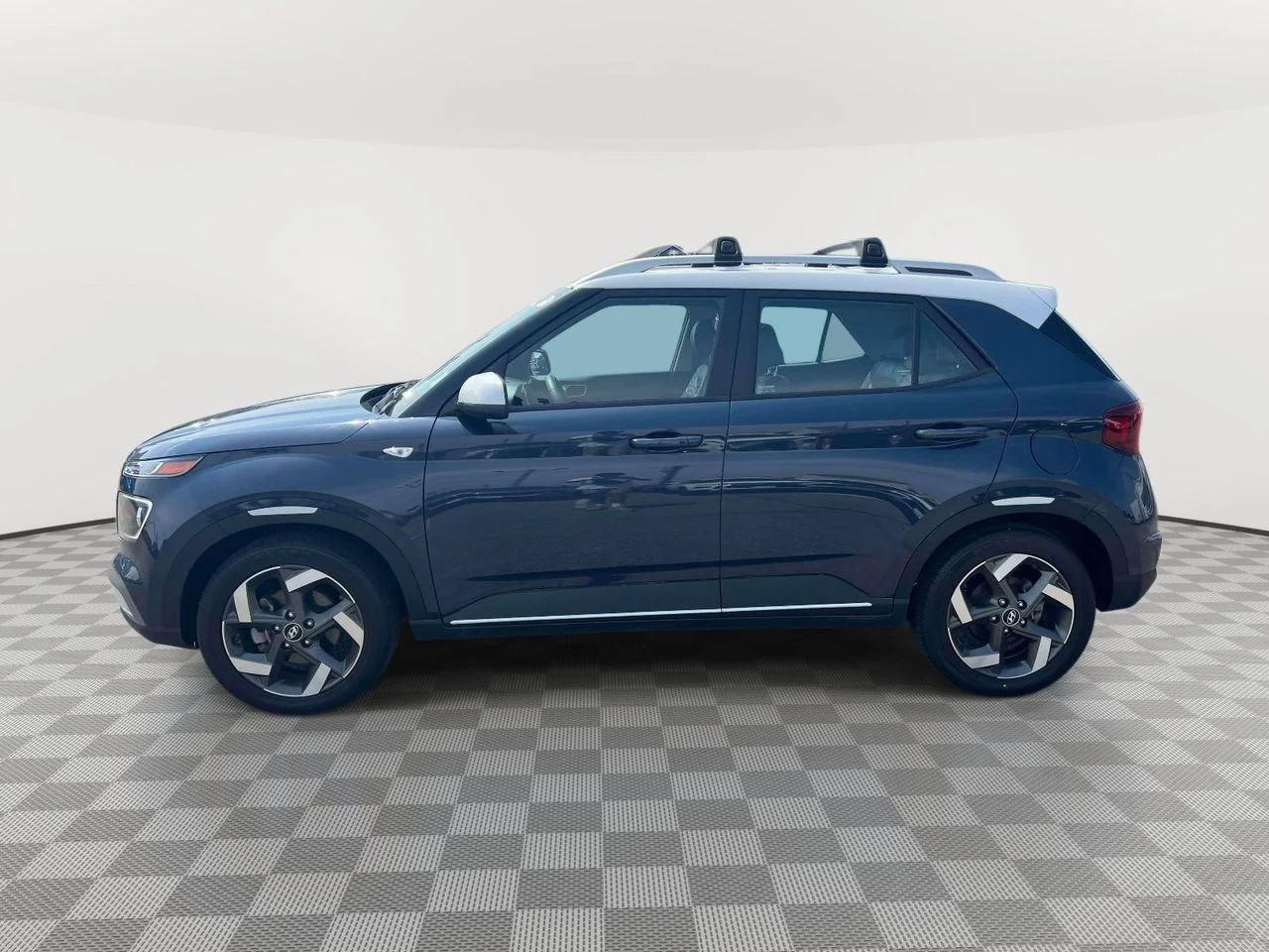 Used 2023 Denim w/White Roof Hyundai Limited image 8