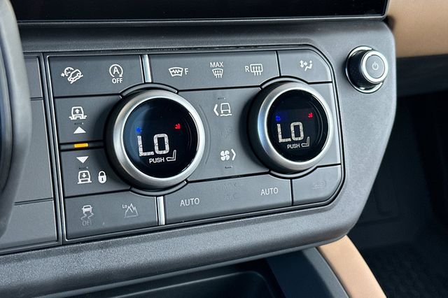 New 2026 White Land Rover X-Dynamic SE image 19