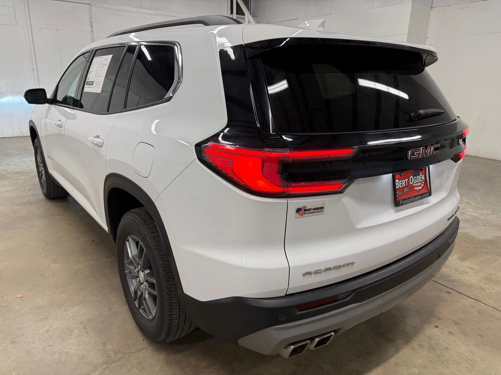 Used 2025 White GMC Elevation image 8