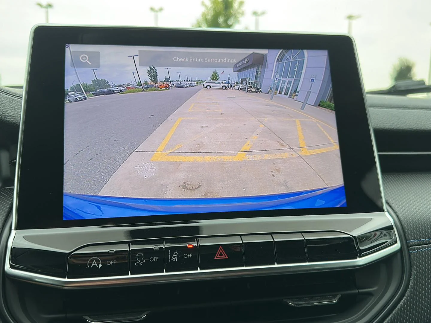 New 2026 Hydro Blue Pearlcoat Jeep Latitude Altitude image 17