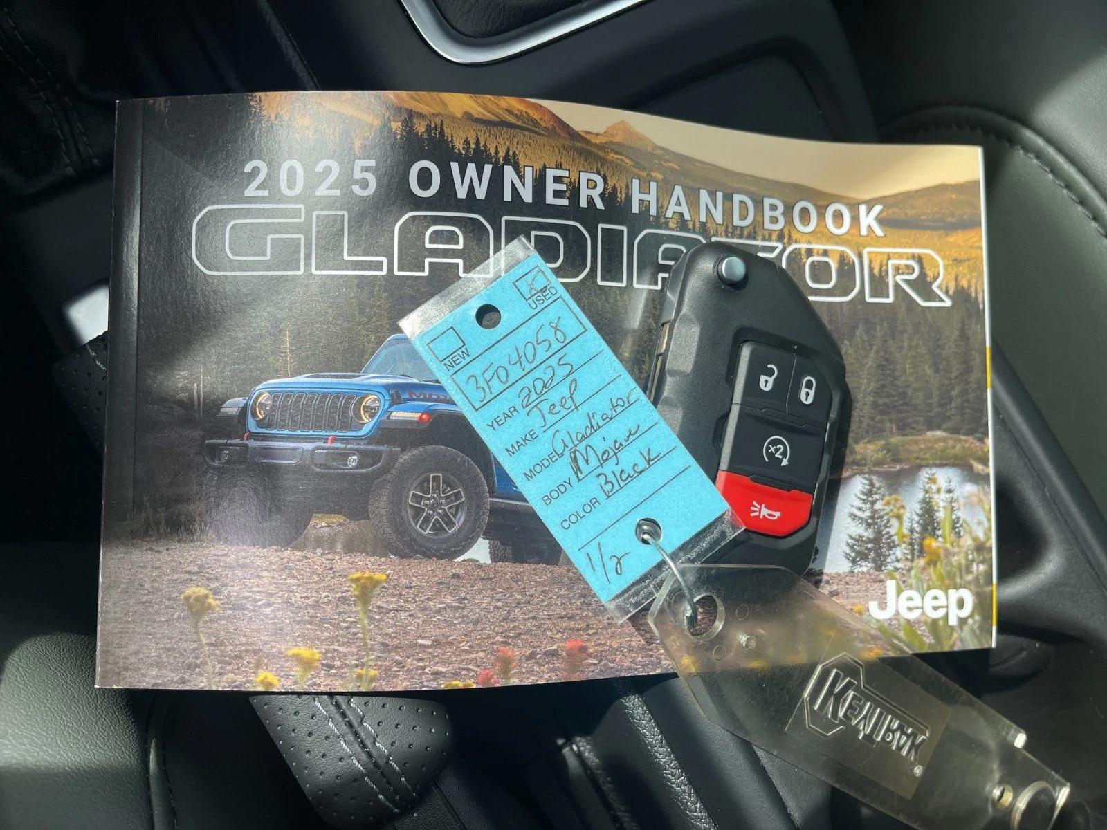 Used 2025 Black Jeep Mojave image 10