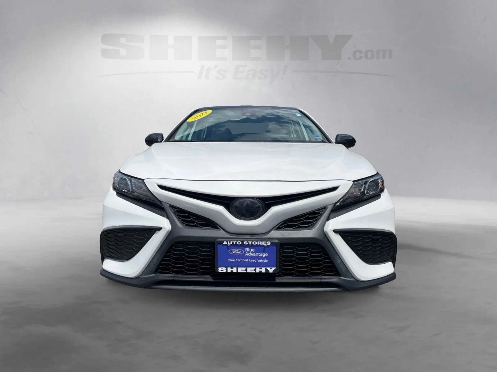 Used 2021 White Toyota SE image 7