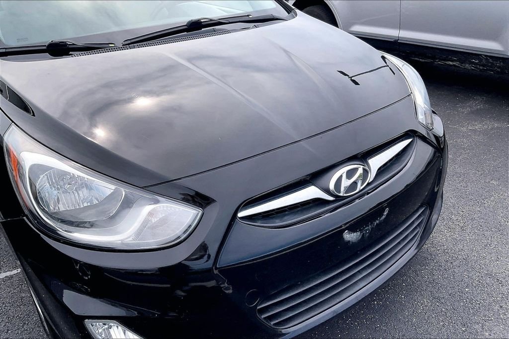 Used 2013 Black Hyundai SE image 28