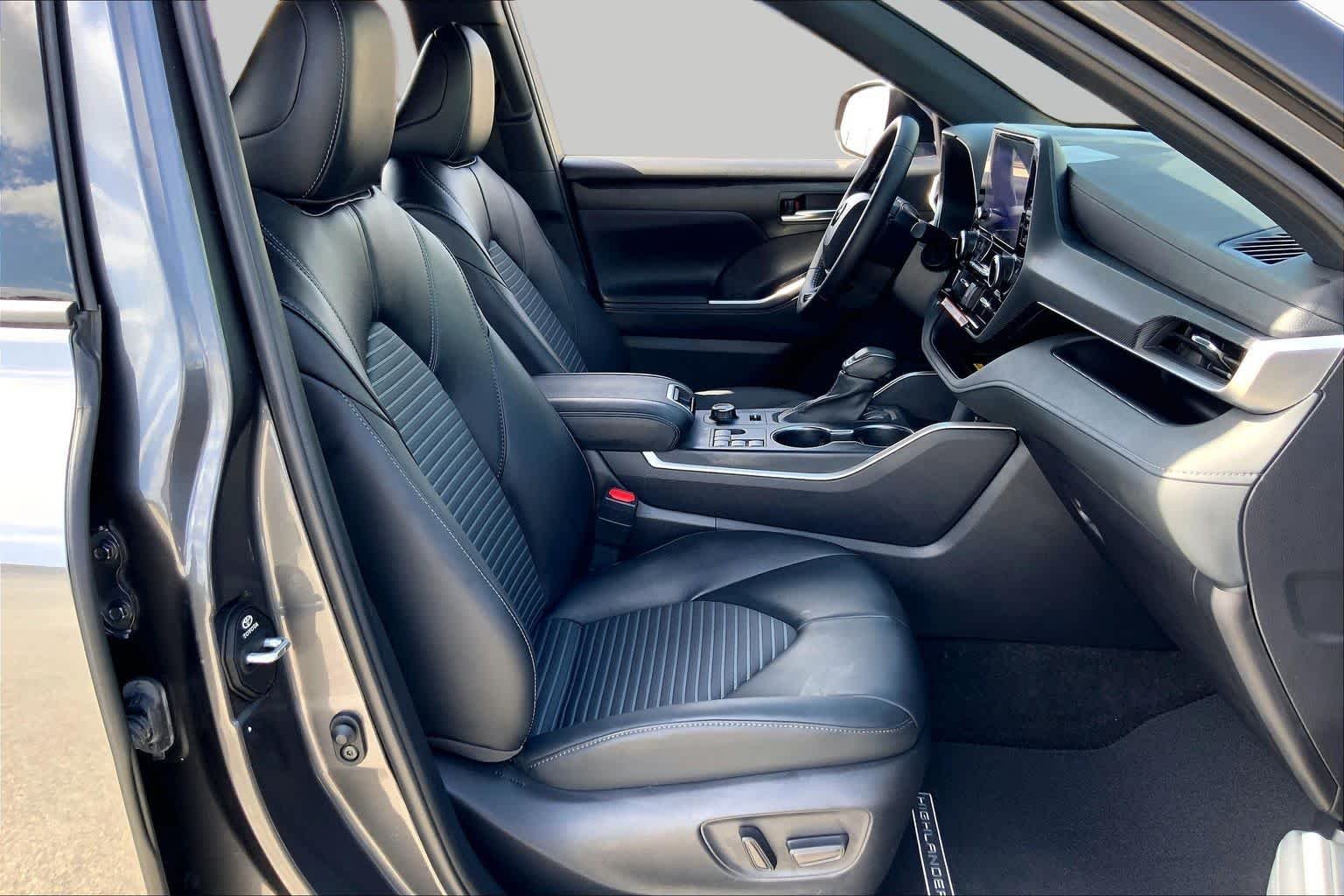 Used 2025 Magnetic Gray Metallic Toyota XSE image 9