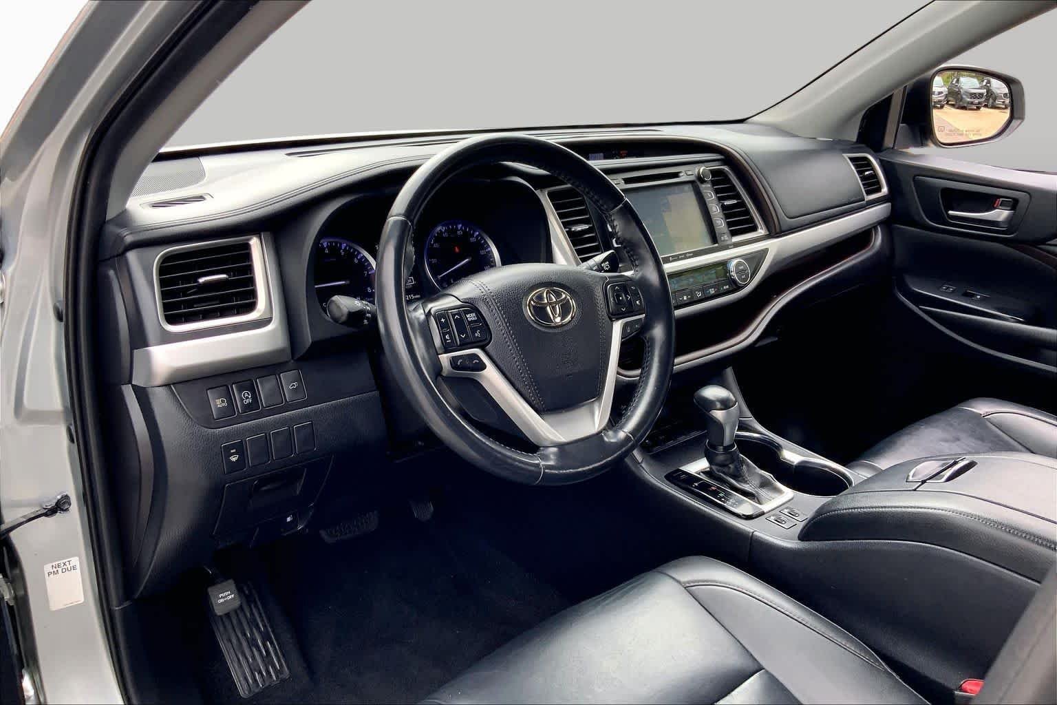 Used 2019 Celestial Silver Metallic Toyota XLE image 18