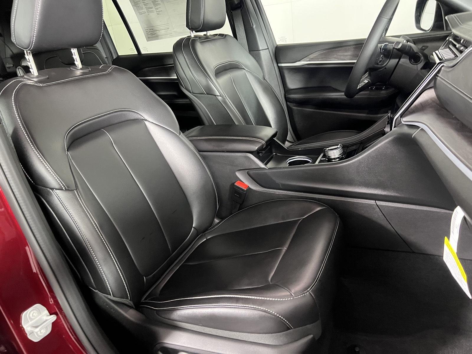 Used 2025 Velvet Red Pearlcoat Jeep Limited image 30