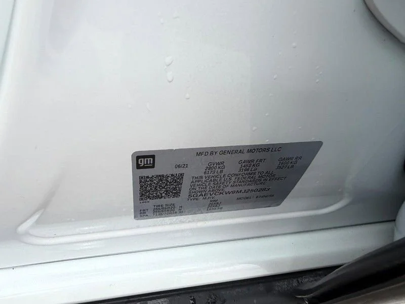 Used 2021 WHITE FROST TRICOAT Buick Avenir image 25