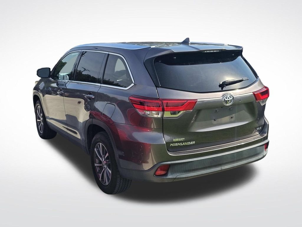 Used 2019 Gray Toyota XLE image 14