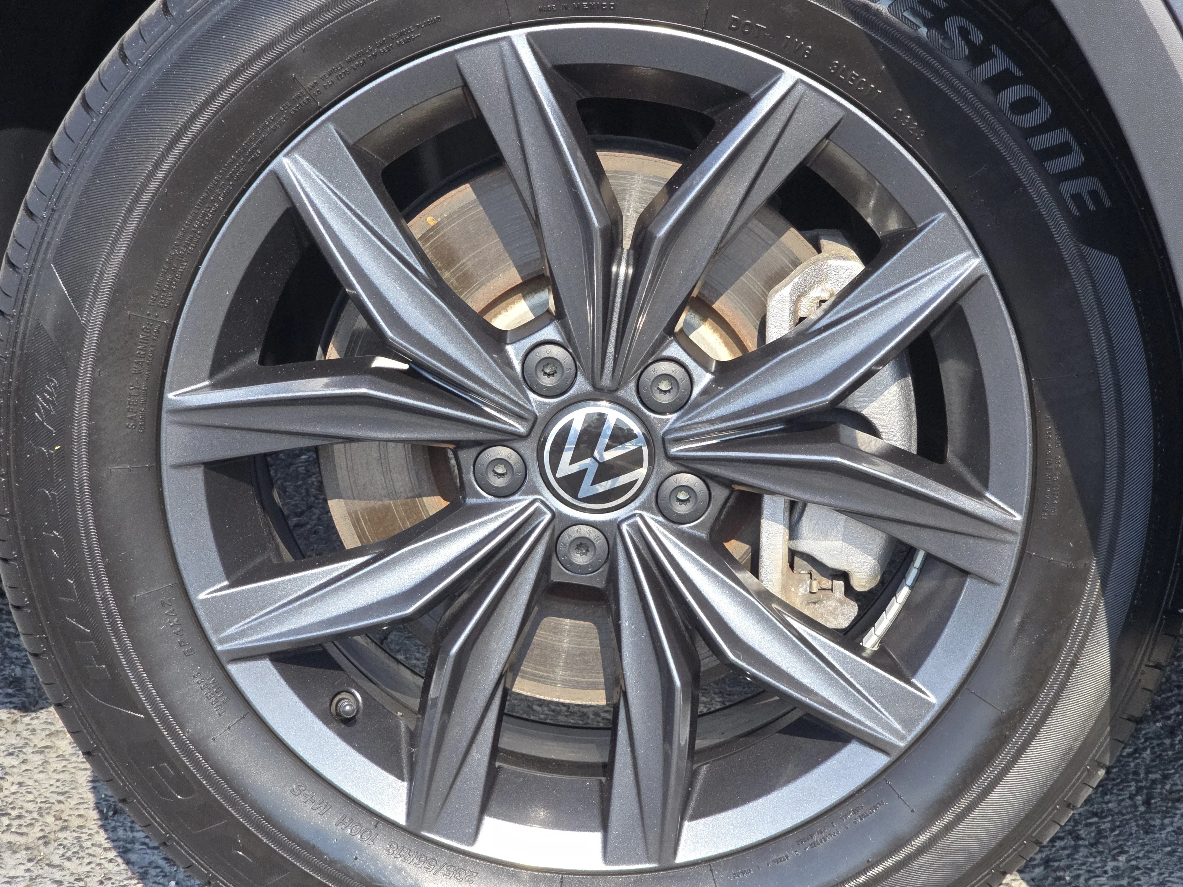 Certified Used 2023 Platinum Gray Metallic Volkswagen SE image 14