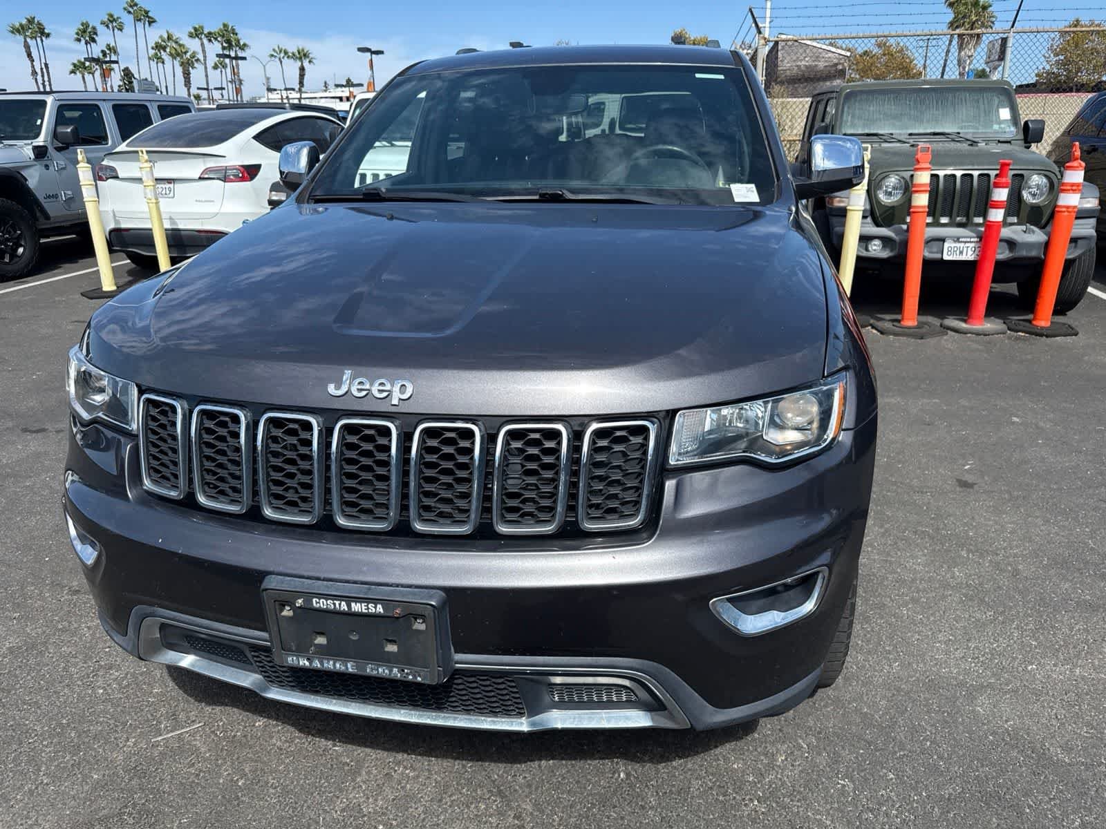 Used 2018 Granite Crystal Metallic Clearcoat Jeep Limited image 2