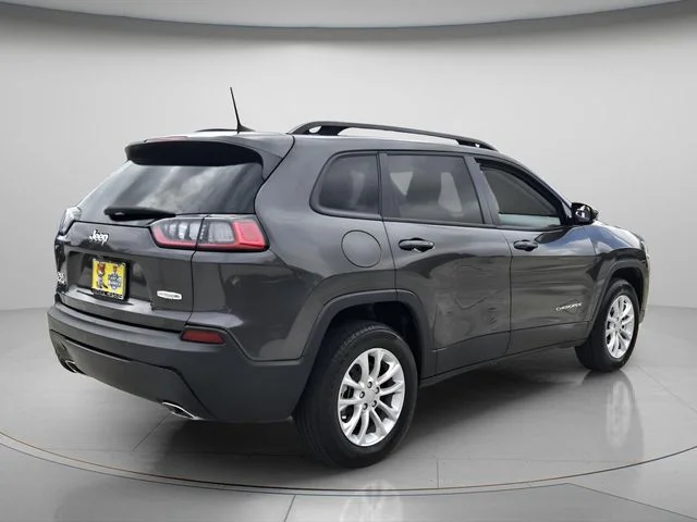 Used 2022 Gray Jeep Latitude Lux image 7
