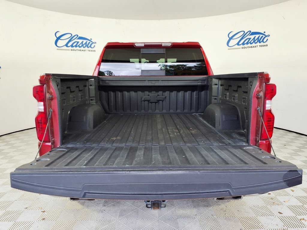 Used 2023 RADIANT RED TINTCOAT Chevrolet LT image 5