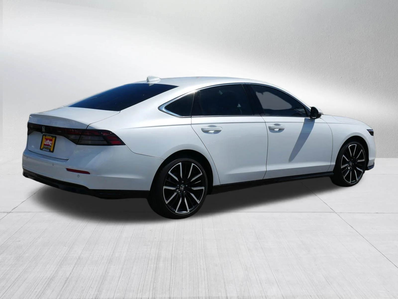 Used 2025 Platinum White Pearl Honda Touring image 7