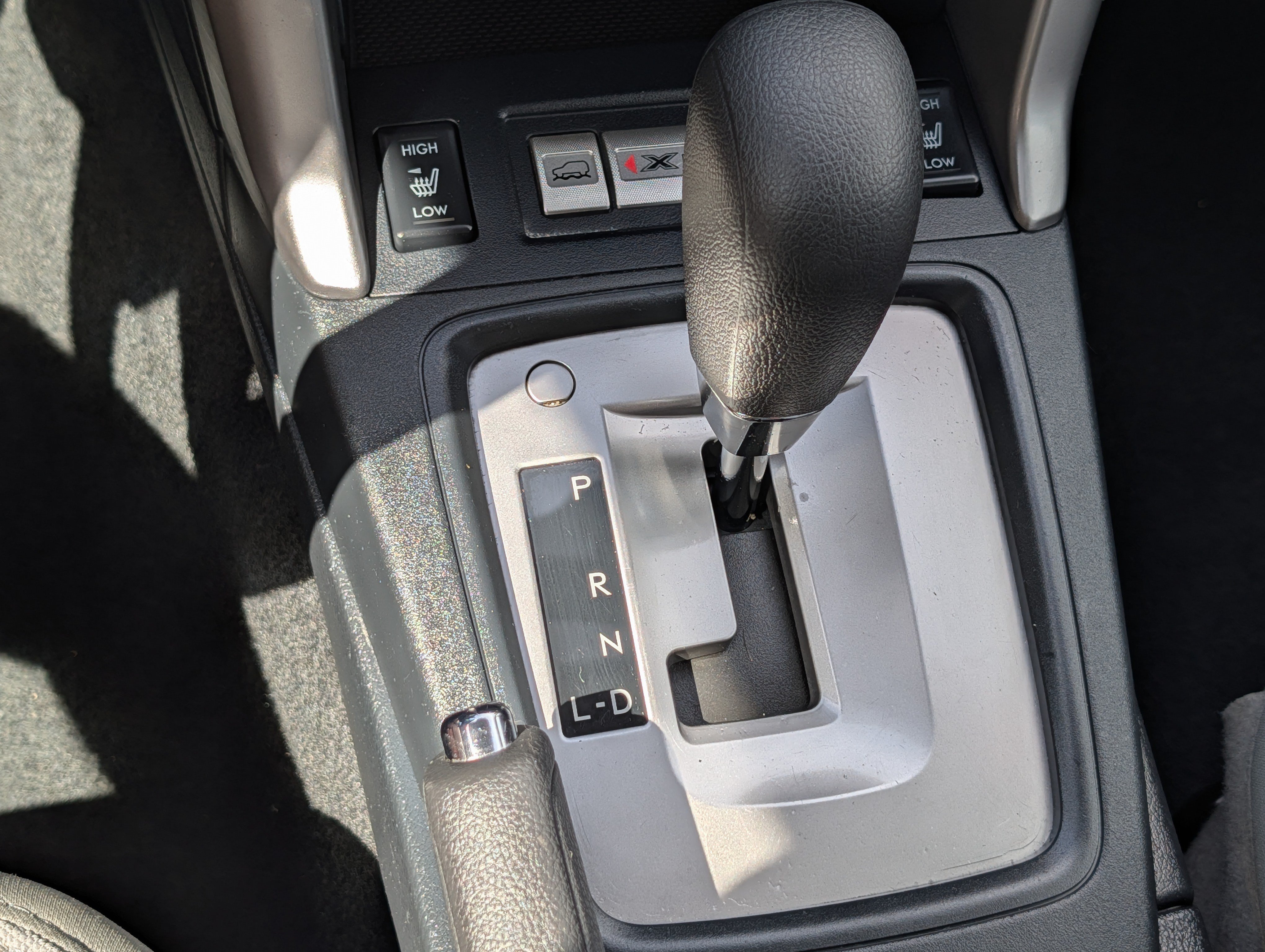 Used 2018 Crystal White Pearl Subaru Premium image 24