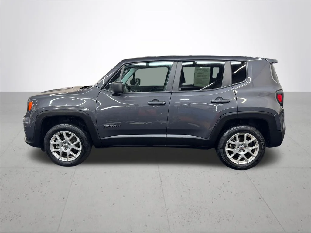 Used 2023 Gray Jeep Latitude image 3