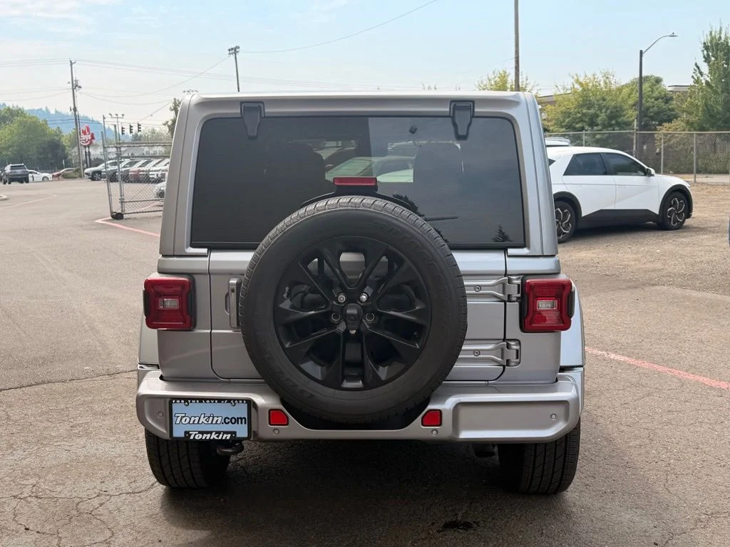 Used 2021 Billet Silver Metallic Clearcoat Jeep Unlimited Sahara High Altitude image 6
