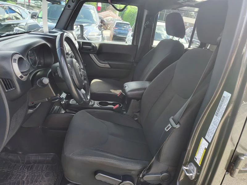 Used 2015 Green Jeep Unlimited Willys image 9