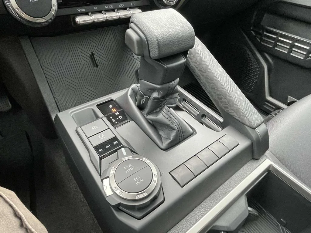 2025 Toyota Tacoma SR5 - Photo 14