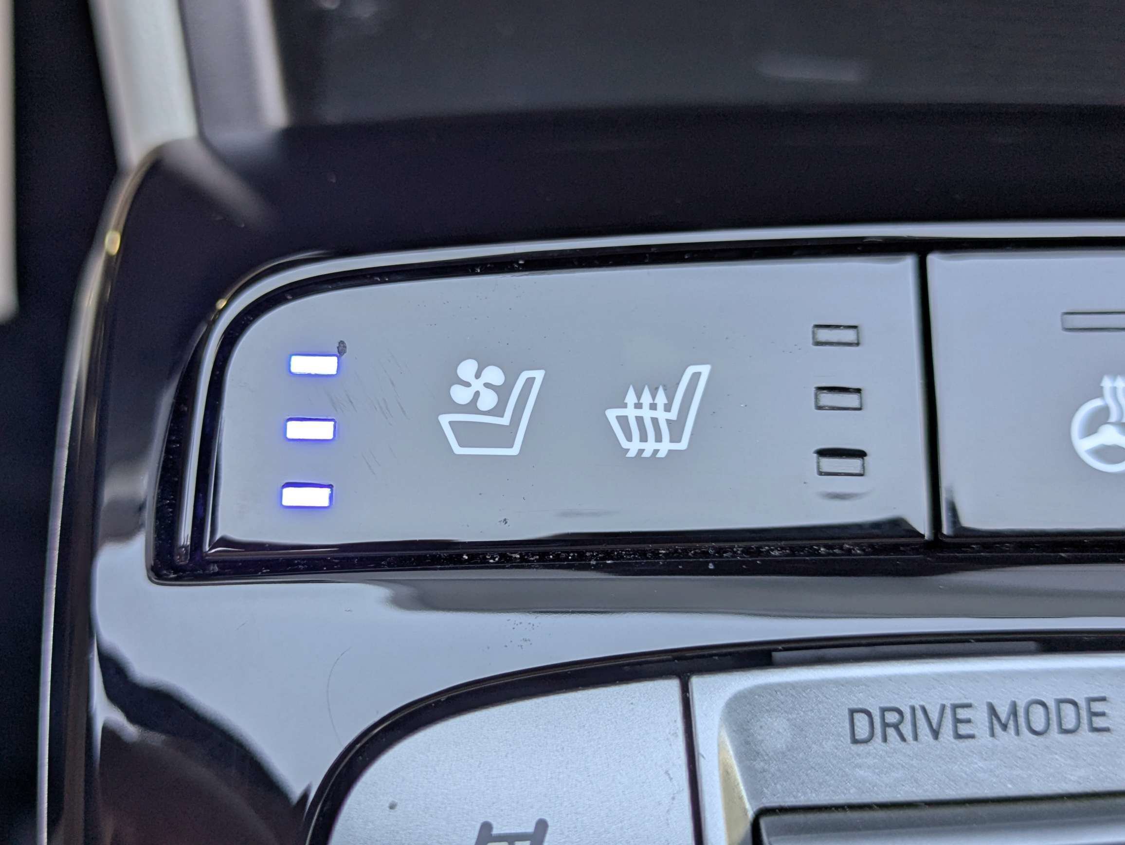 Used 2022 Quartz White Hyundai Limited image 27