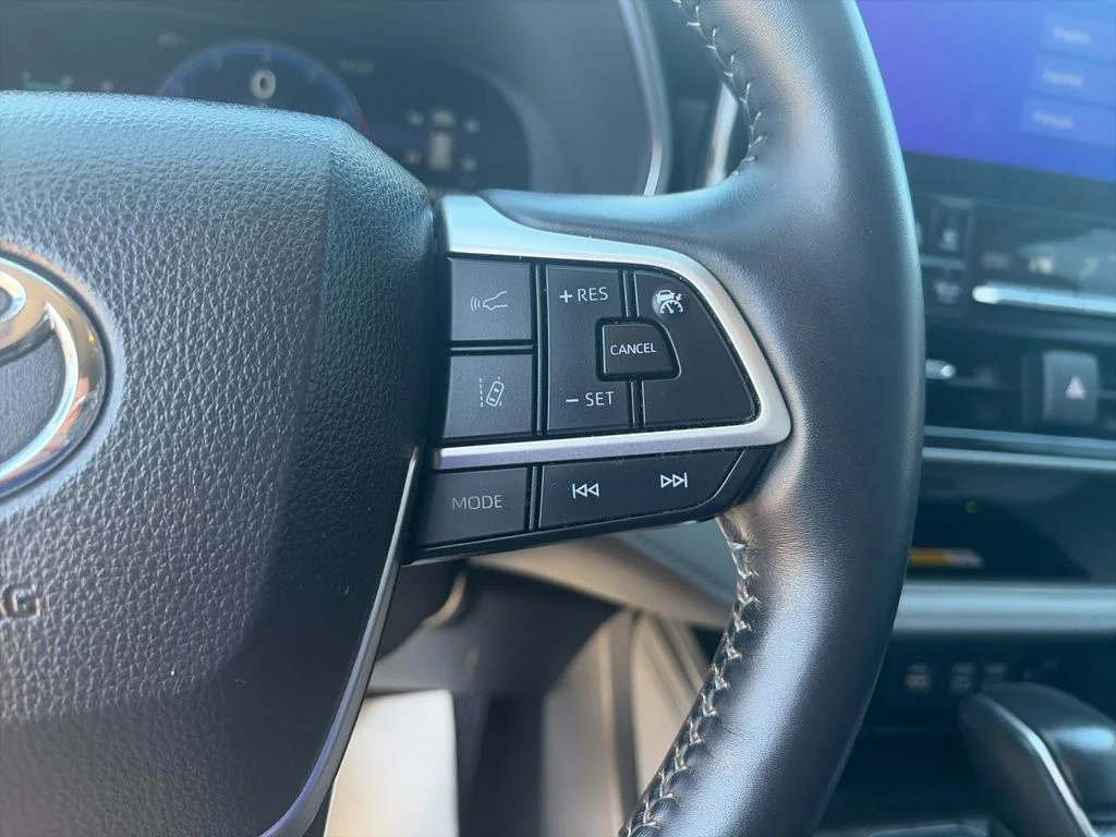 Used 2025 Black Toyota Platinum image 29