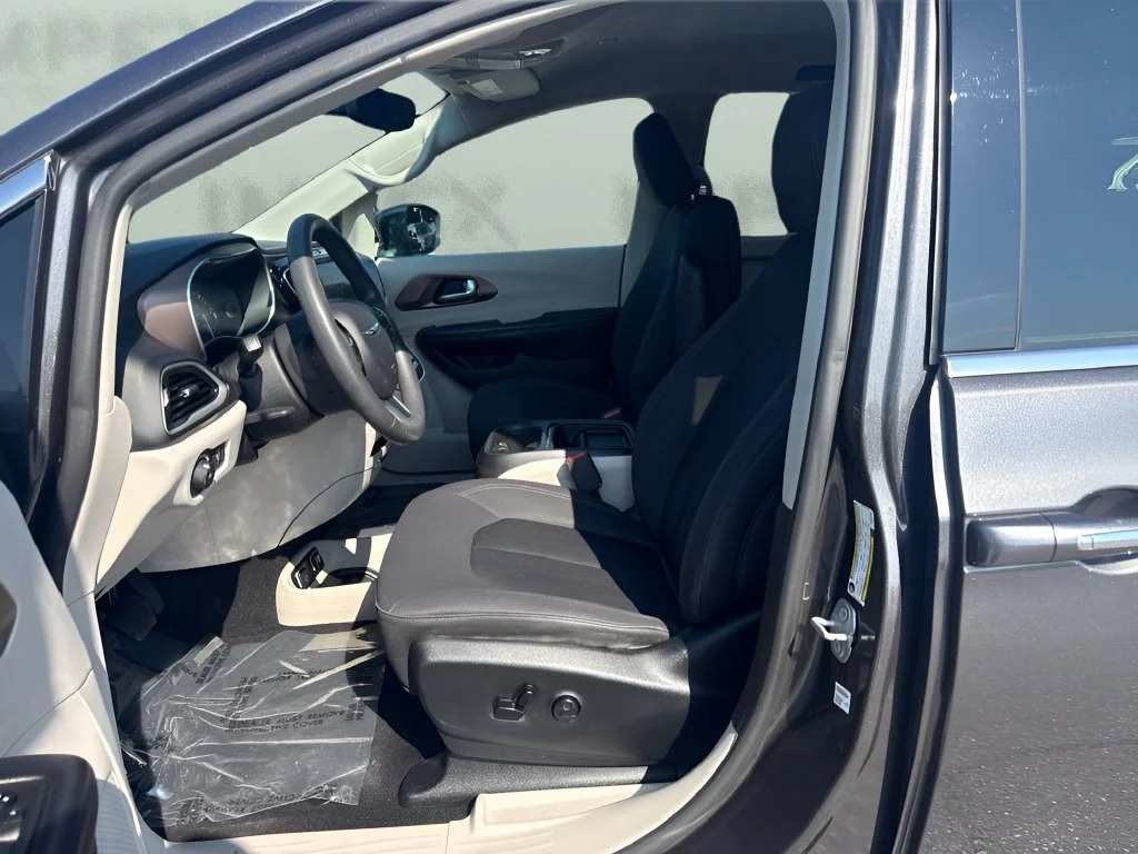Used 2019 Gray Chrysler Touring Plus image 9