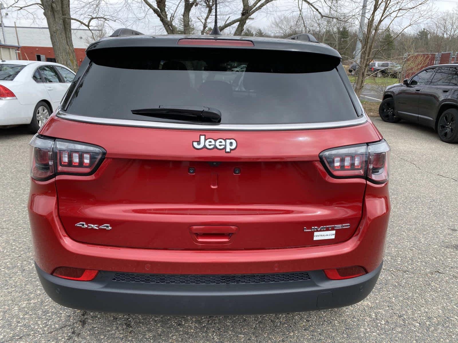 Certified Used 2025 Red Hot Pearlcoat Jeep Limited image 4