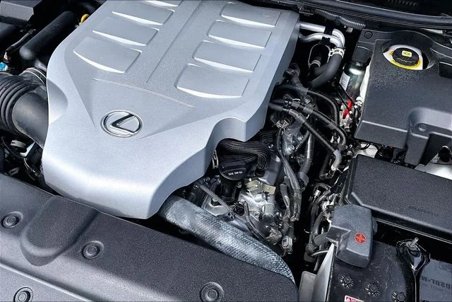 Used 2023 White Lexus 460 image 33