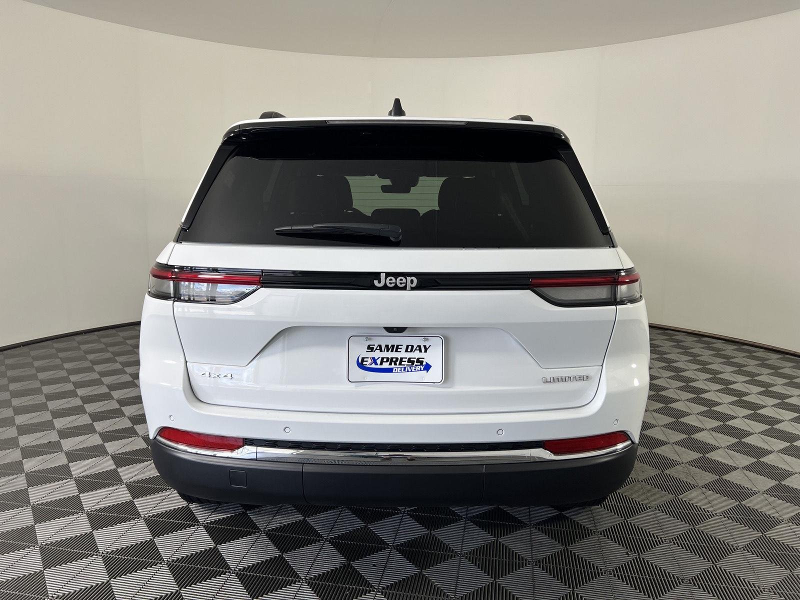 Used 2025 Wh Jeep  image 27