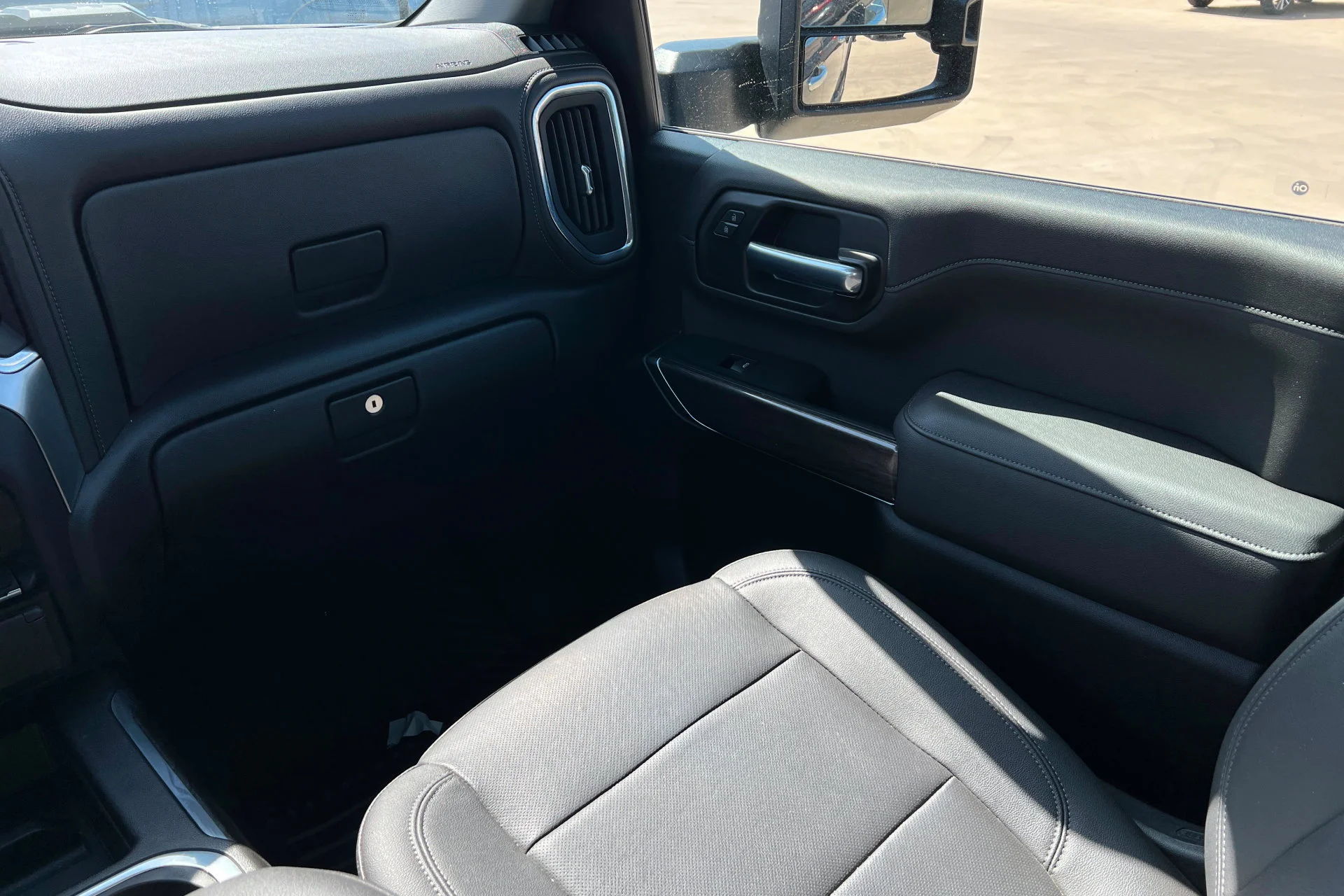 2022 Chevrolet Silverado 3500HD LTZ - Photo 10