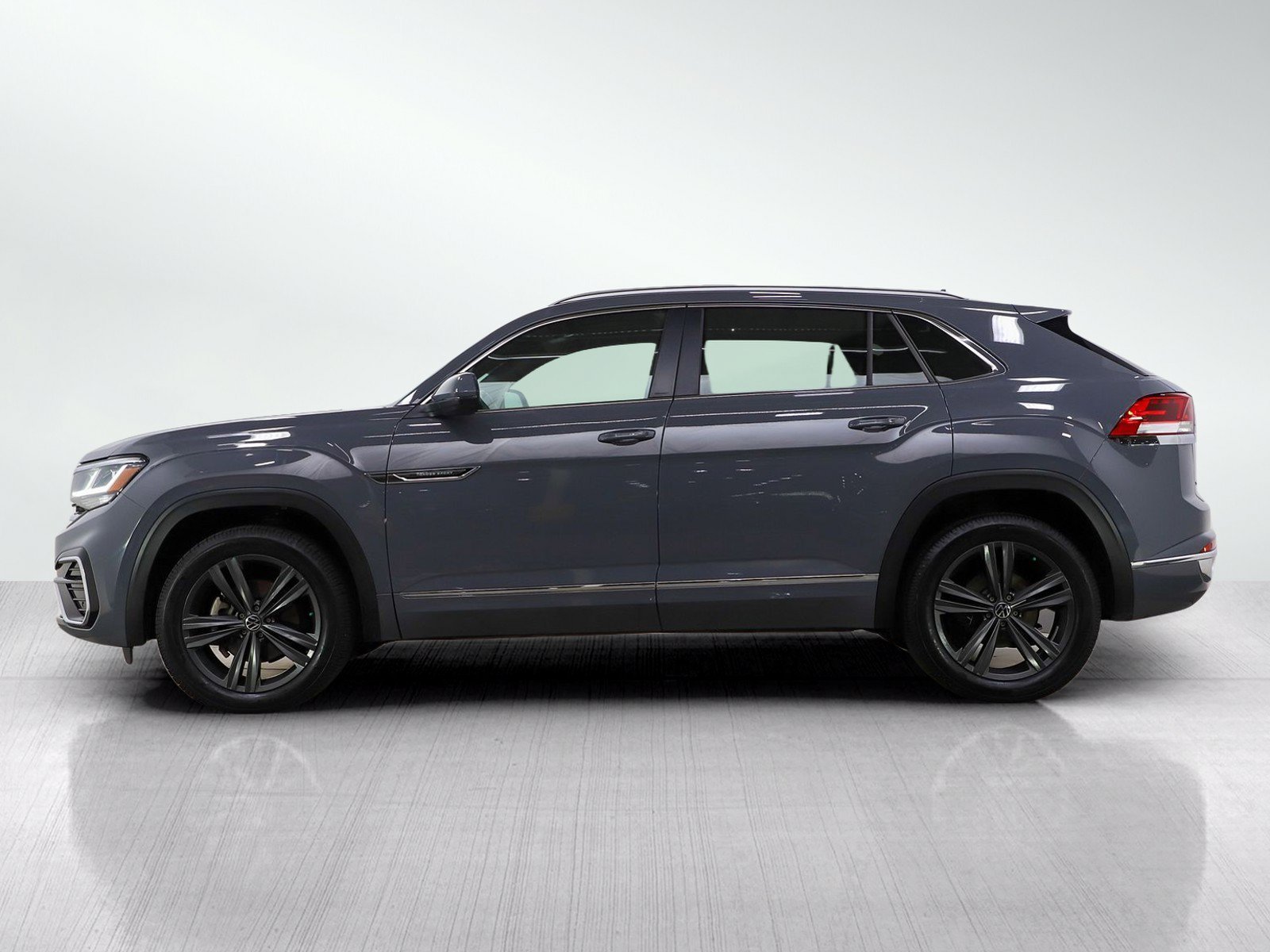 Used 2022 Volkswagen Atlas Cross Sport SEL R-Line with VIN 1V2SE2CA3NC213068 for sale in South Saint Paul, Minnesota