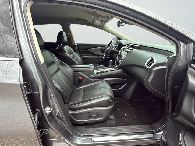 Used 2020 Gray Nissan SL image 9