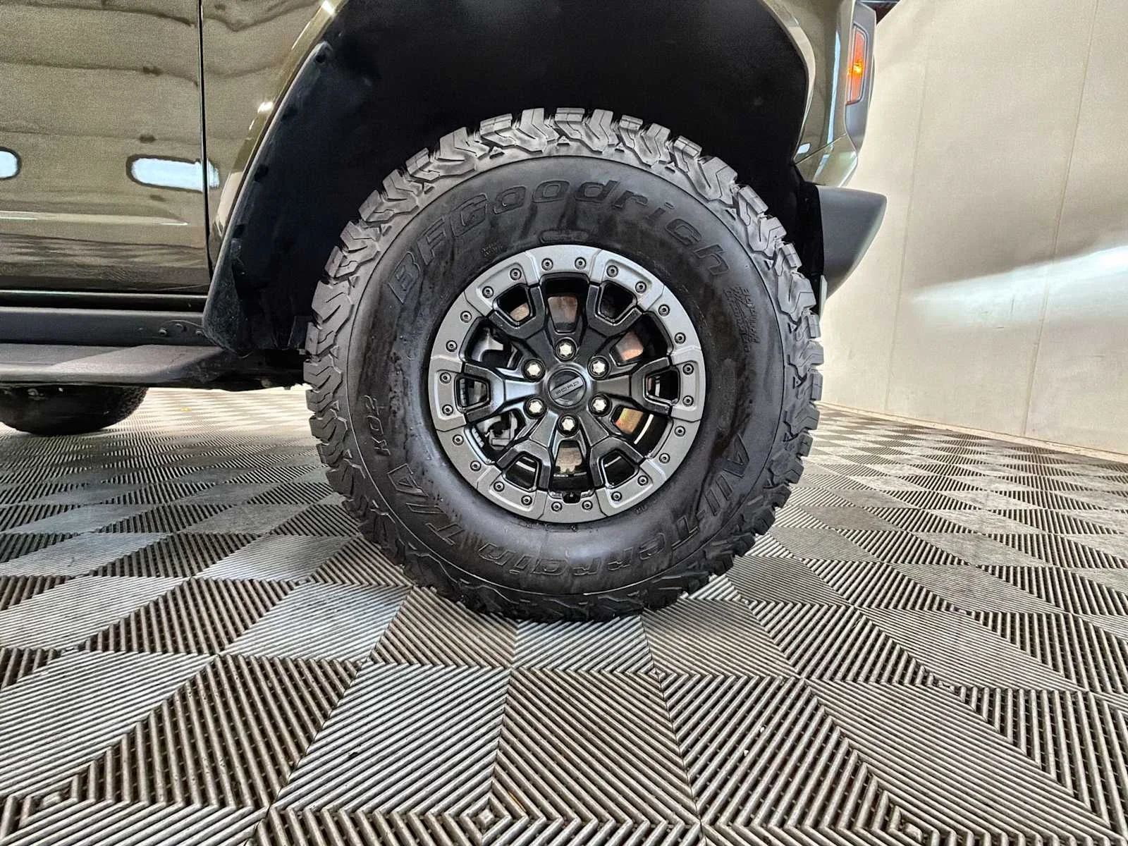 Used 2024 Shelter Green Metallic Ford Raptor image 18