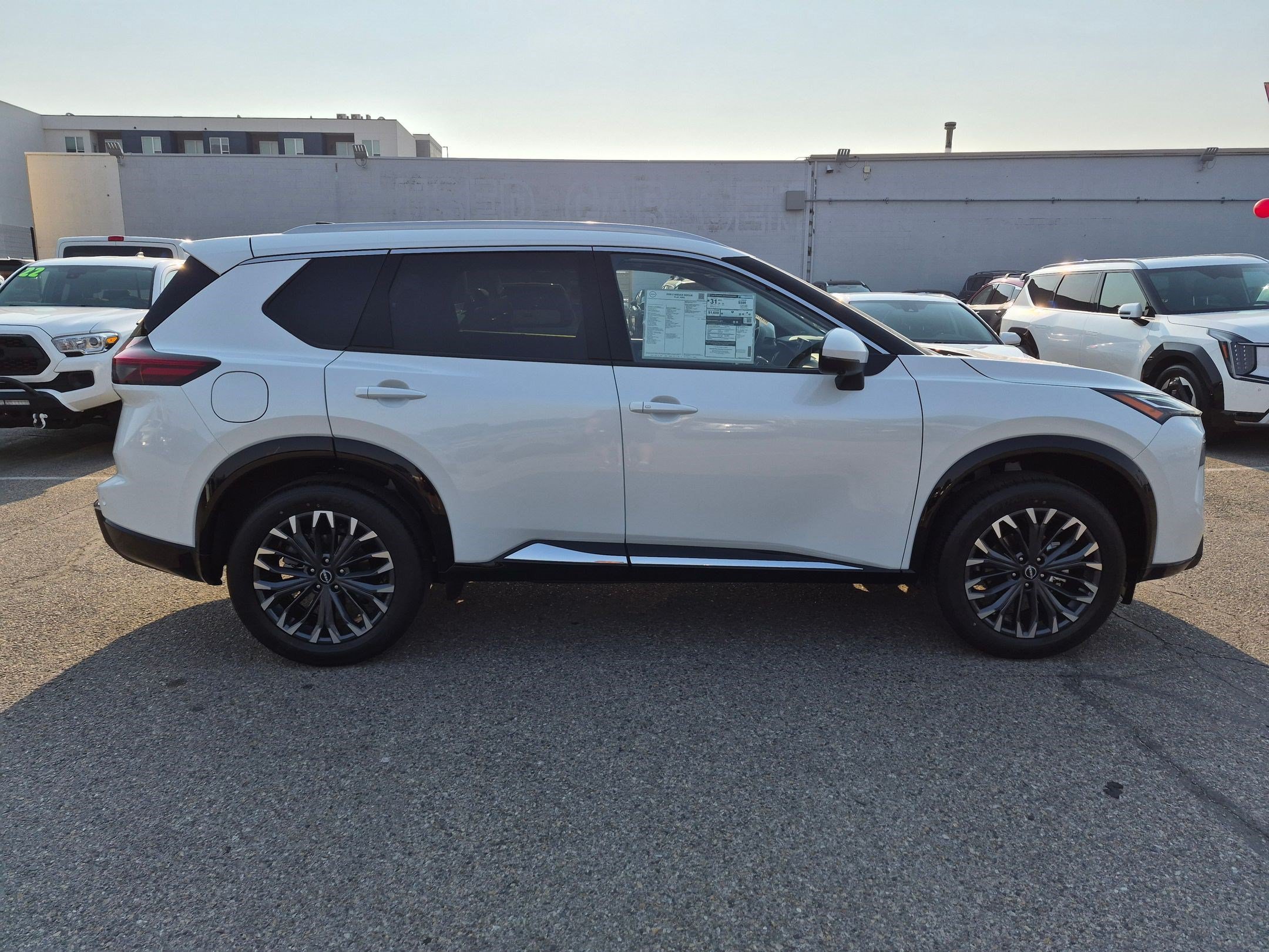 New 2026 Everest White Pearl Tricoat Nissan Platinum image 2