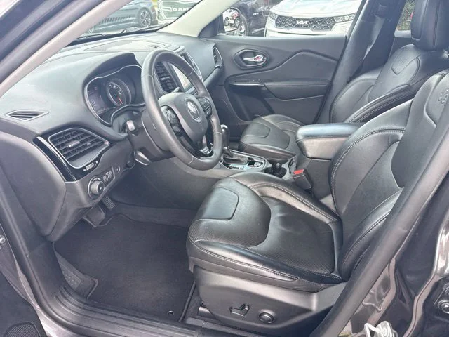 Used 2023 Gray Jeep Altitude image 5