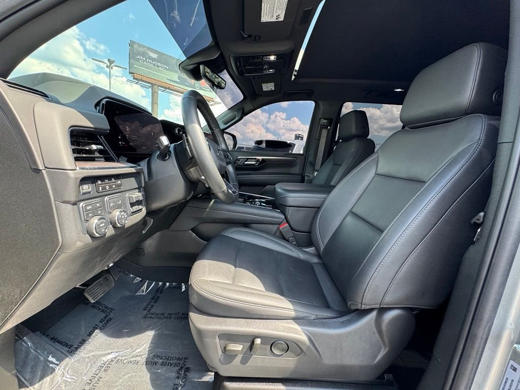 Used 2025 Gray Chevrolet Z71 image 24