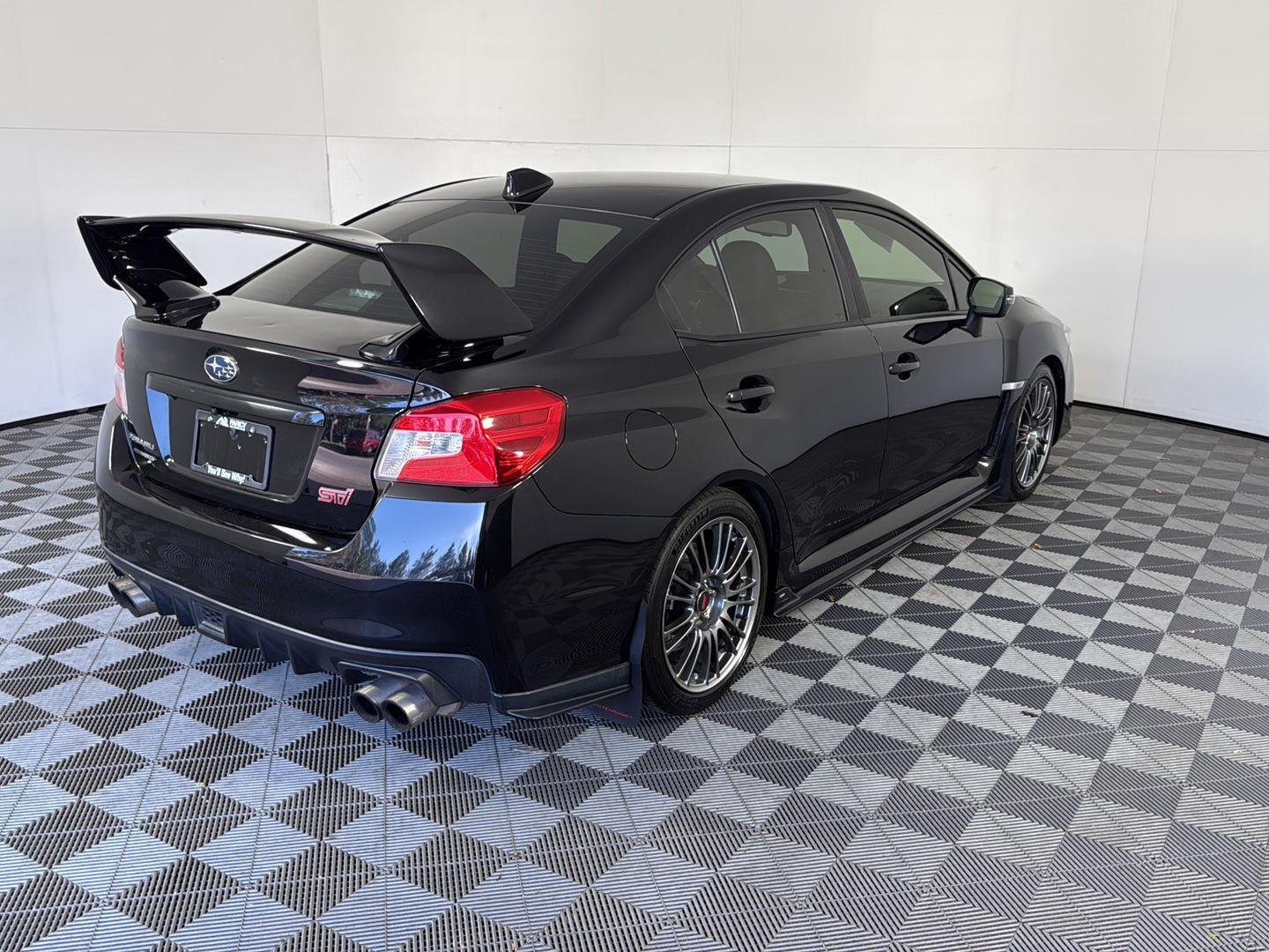 Used 2015 Crystal Black Silica Subaru Limited image 7