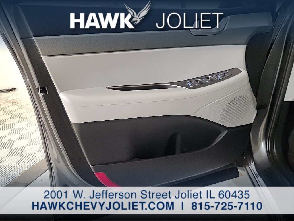 Used 2025 Gray Hyundai SEL image 18