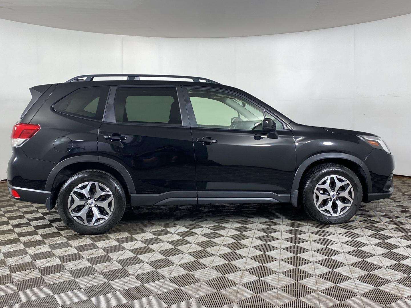 Used 2024 Crystal Black Silica Subaru Premium image 4