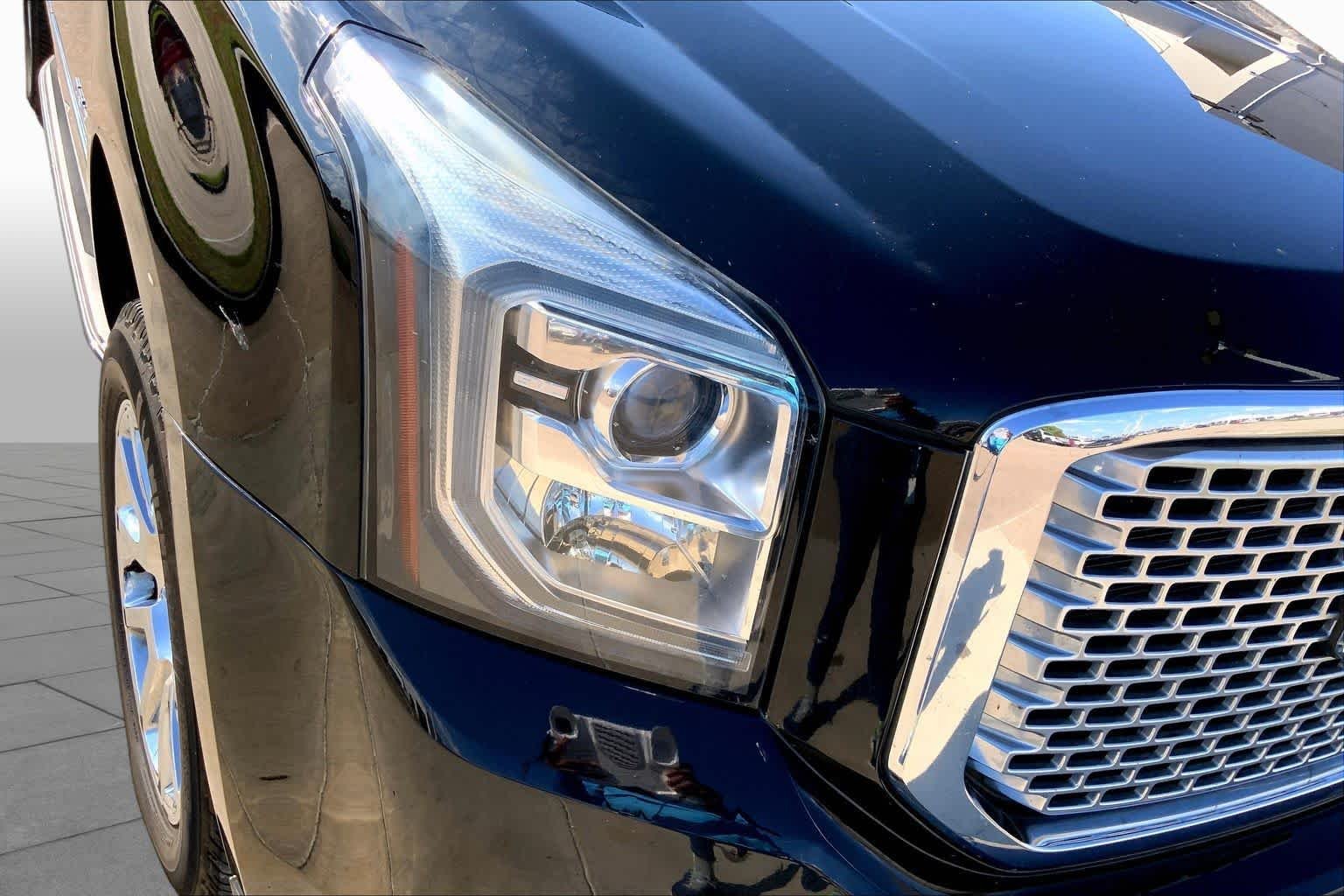 Used 2016 Onyx Black GMC Denali image 28
