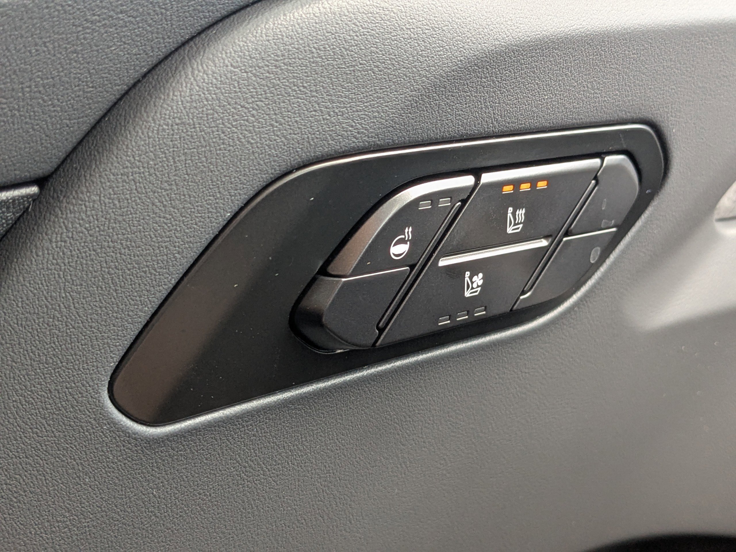 New 2027 Glacial White Pearl Kia X-Line EX image 32