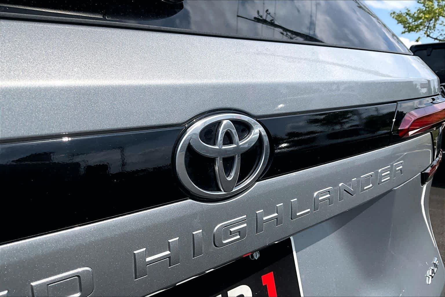 Used 2025 Celestial Silver Metallic Toyota XLE image 33