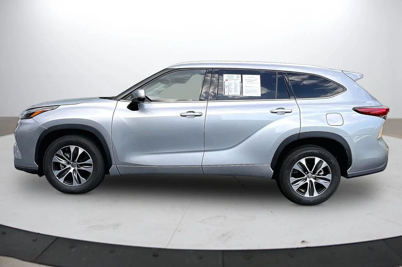 Certified Used 2021 Silver Toyota XLE image 5