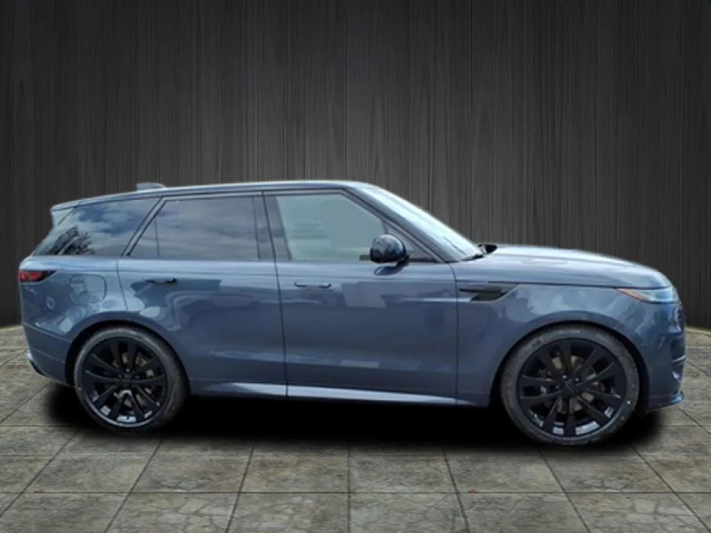 New 2026 Varesine Blue LAND ROVER Dynamic SE image 2