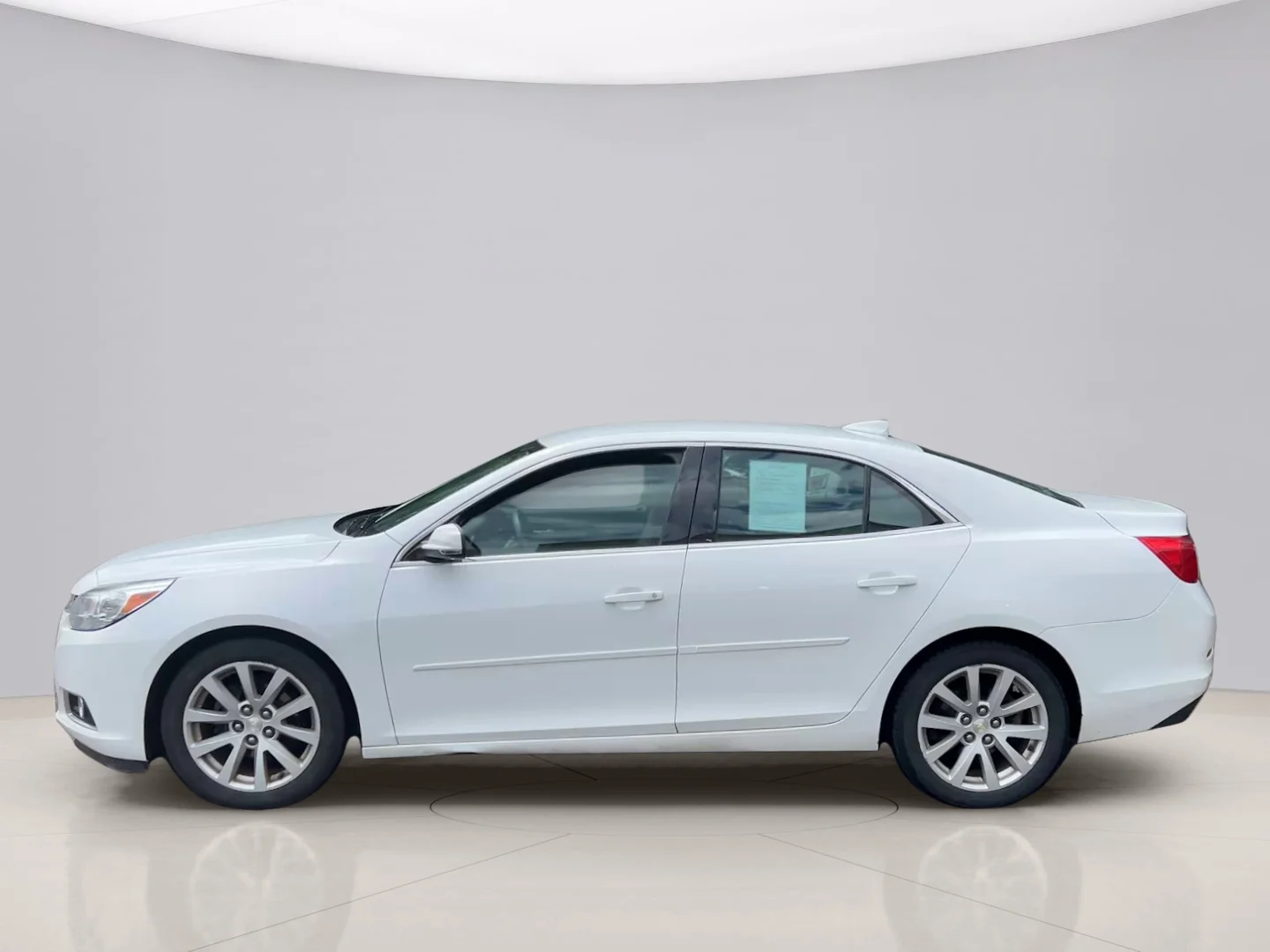 Used 2015 White Chevrolet 2LT image 2