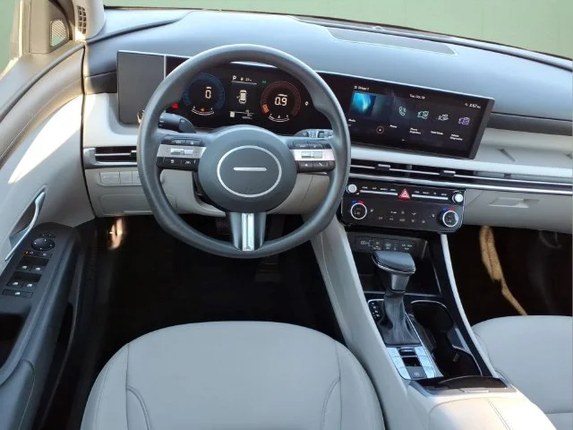 Used 2025 Silver Hyundai SEL image 17