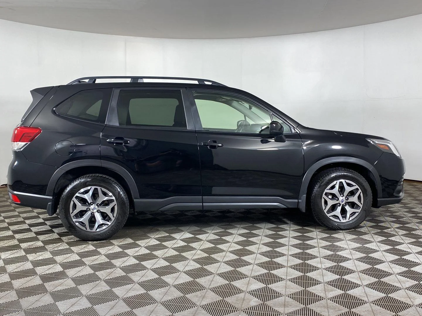 Used 2024 Crystal Black Silica Subaru Premium image 4