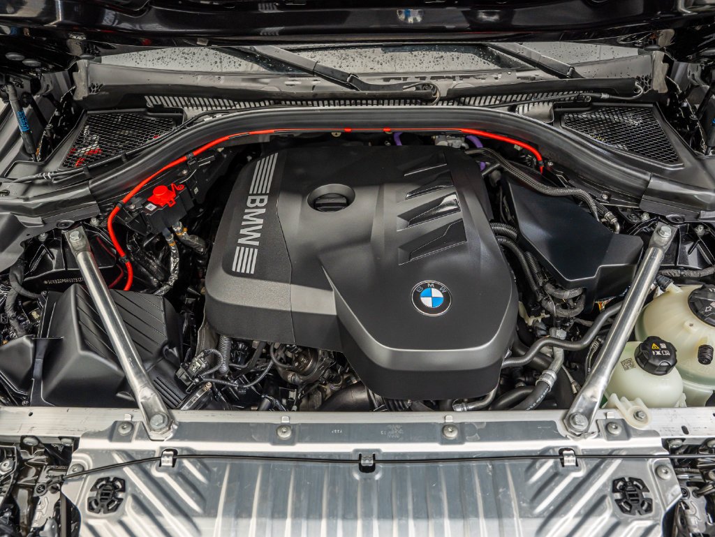 Used 2025 Black Sapphire Metallic BMW 30 xDrive image 44